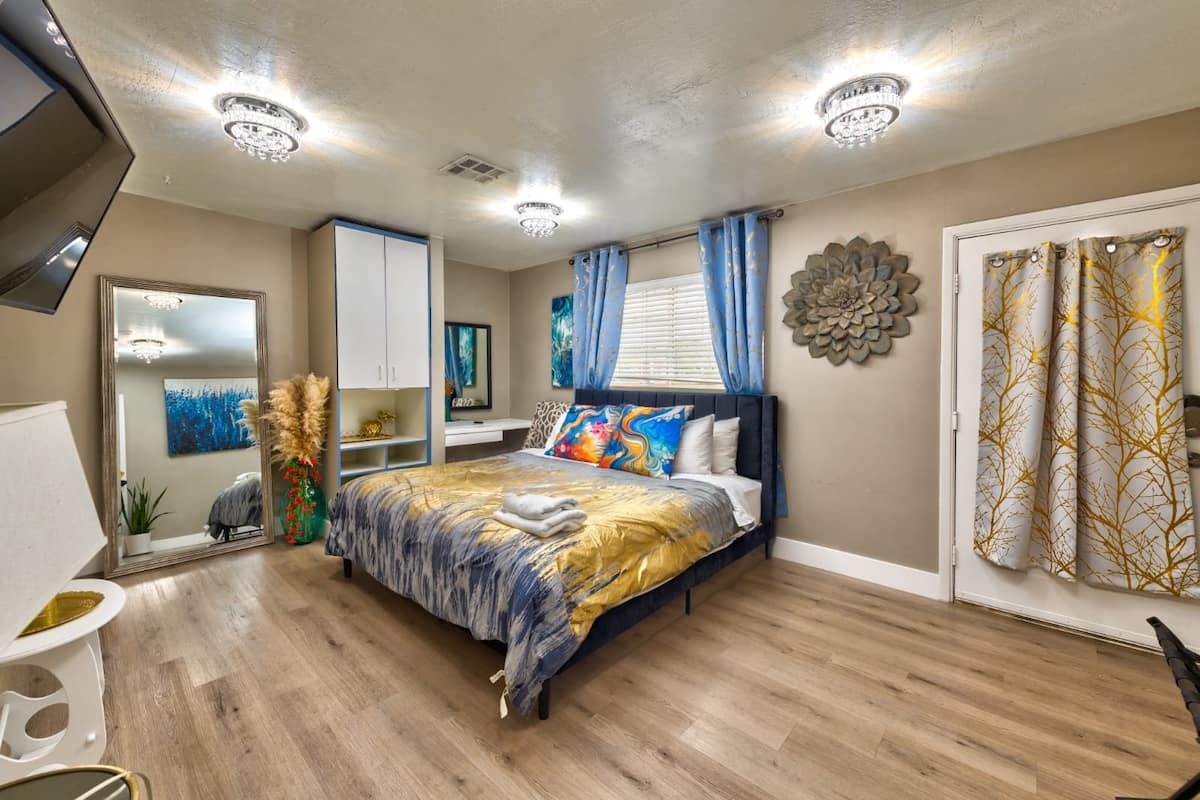 Bright bedroom with a dresser and mirror at Spencer Dream Estate