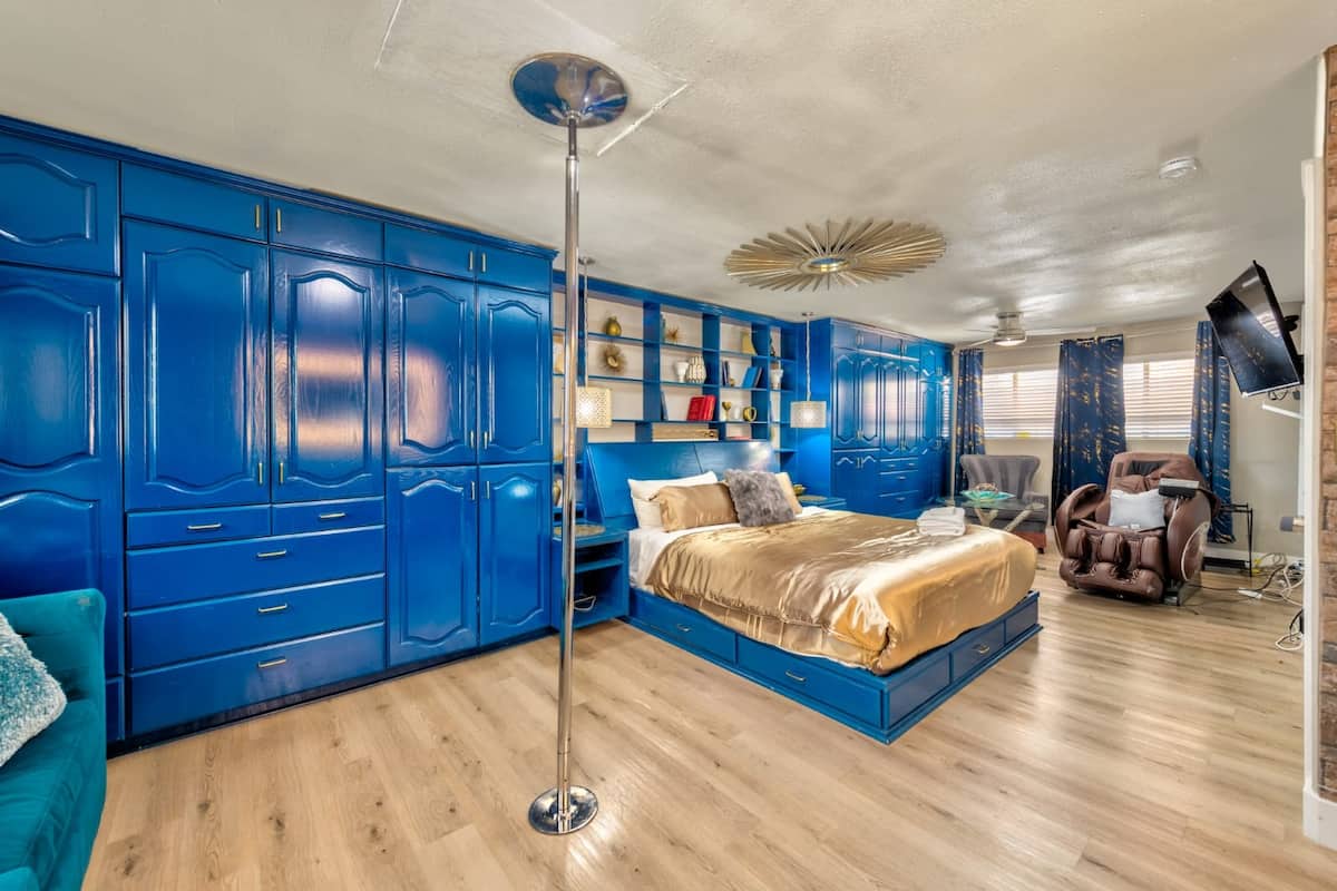 Spacious bedroom with a seating area at Spencer Dream Estate in Las Vegas