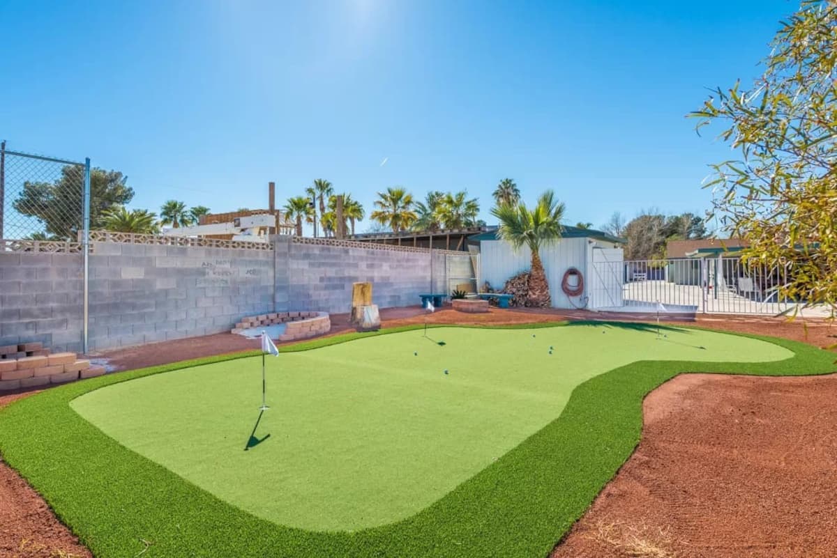 Backyard putting green and outdoor recreation area at Spencer Dream Estate