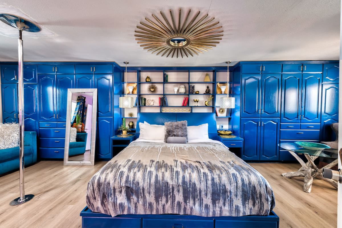 Bedroom with blue built-in cabinetry and a king bed at Spencer Dream Estate